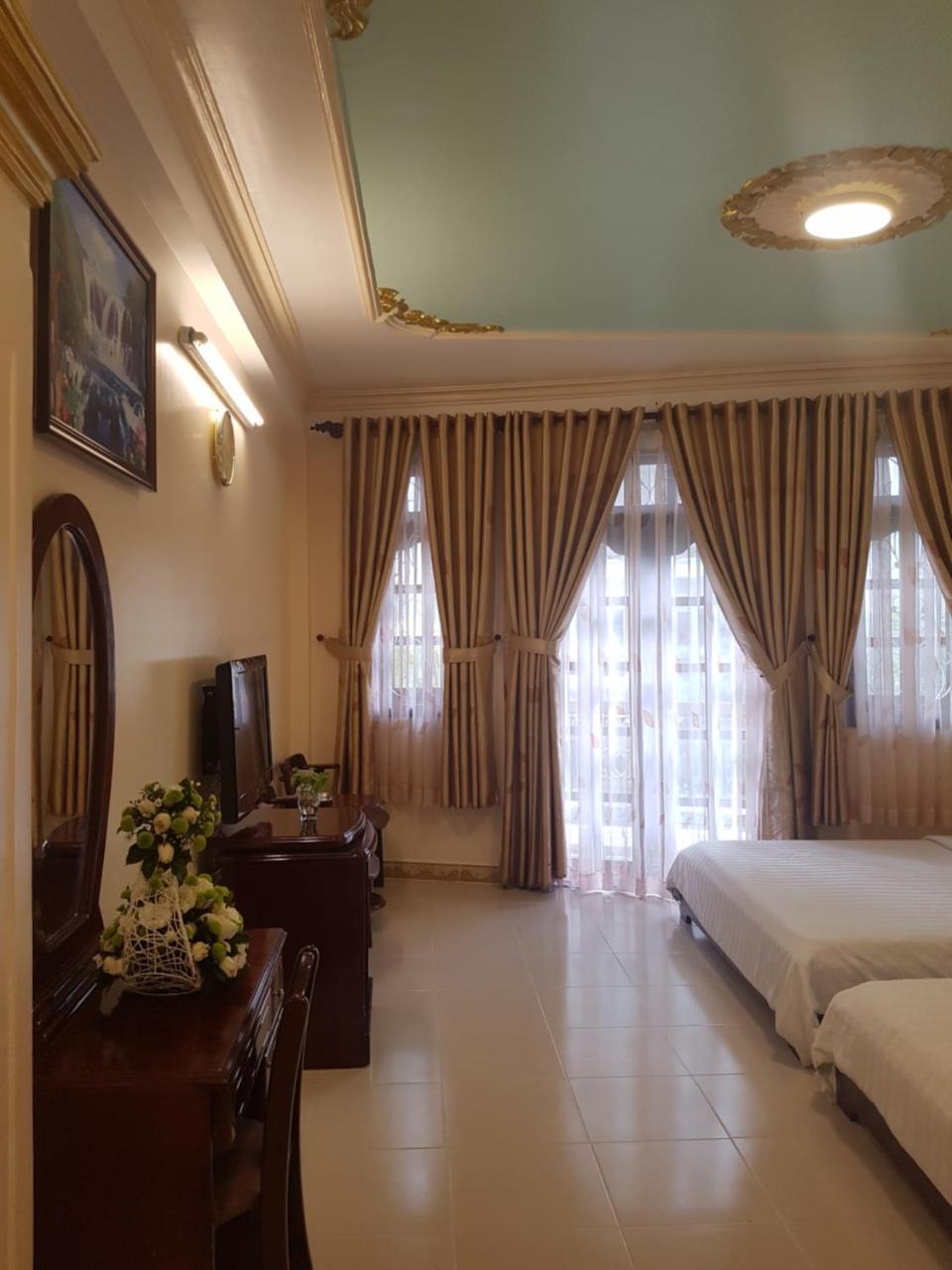 Nam Hotel *